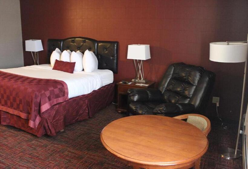 带大床的豪华间, Ramada By Wyndham Grand Forks