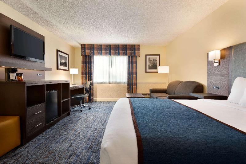 اتاق استاندارد با تخت بزرگ, Ramada By Wyndham Spokane Airport