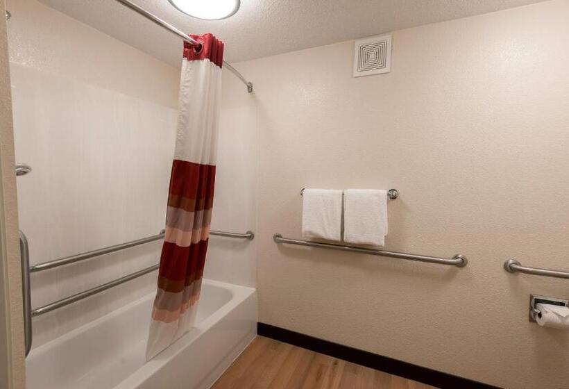 장애인을 위한 스탠다드 룸, Red Roof Inn Plus+ Chicago   Naperville