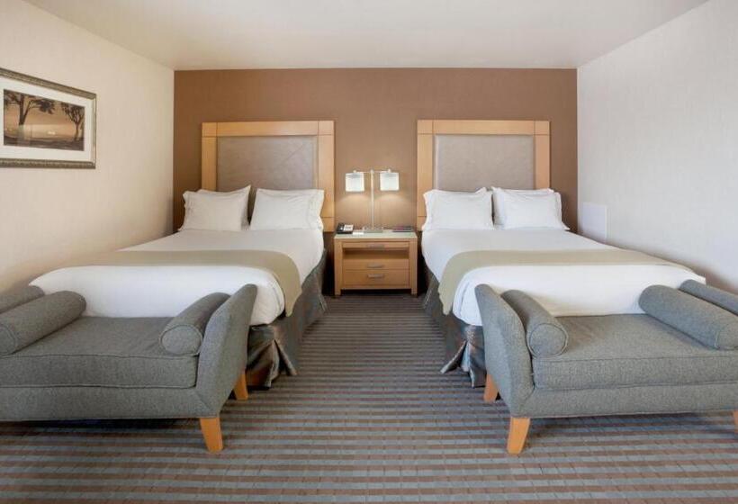 스탠다드 룸 더블 침대 2개, Holiday Inn Express Monterey   Cannery Row, An Ihg