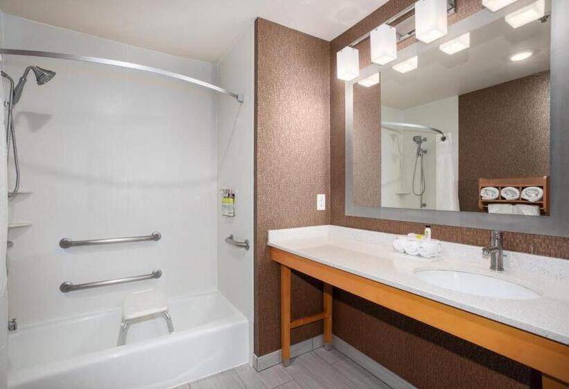 장애인을 위한 킹사이즈 침대 스탠다드 룸, Holiday Inn Express Monterey   Cannery Row, An Ihg