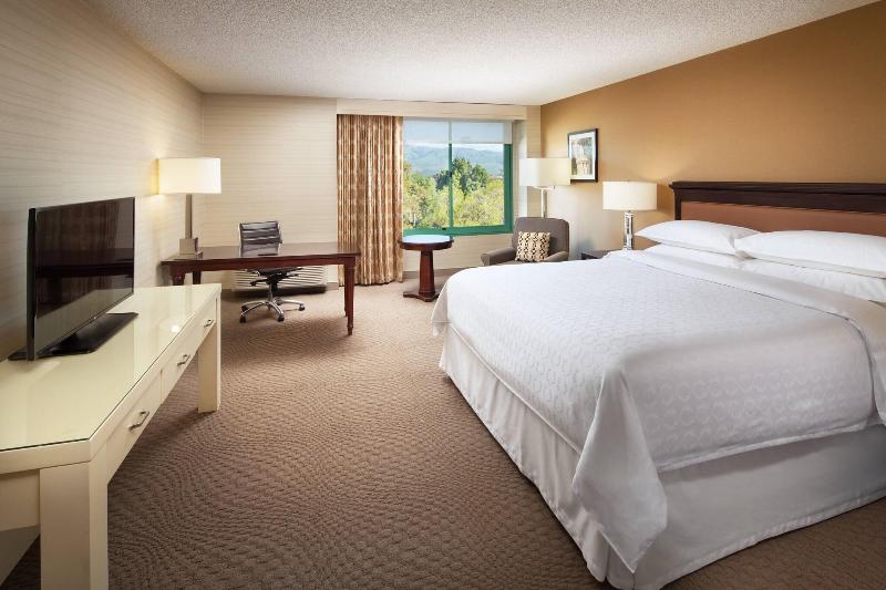 キングサイズベッドのスタンダードルーム, Sheraton San Jose