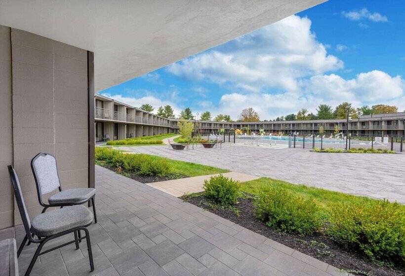 수피리어 룸 풀장 전망, Wyndham Lancaster Resort And Convention Center