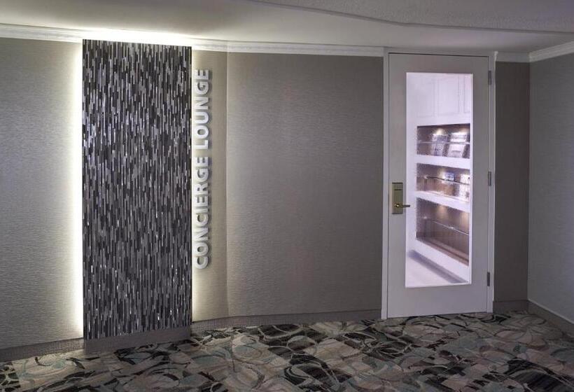 스탠다드 룸 더블 침대, Detroit Marriott At The Renaissance Center
