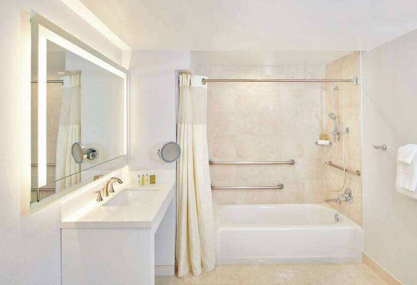 장애인을 위한 스탠다드 룸, Doubletree By Hilton Torrance South Bay