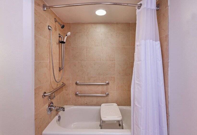 Номер Deluxe Адаптированный для Инвалидов, Hilton Waco
