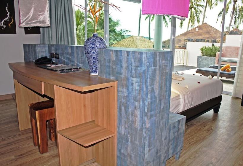 Люкс, Weekender Resort