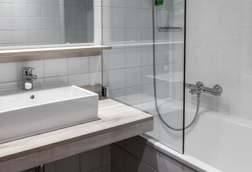 스탠다드 룸 더블 침대, Holiday Inn Munich   South, An Ihg