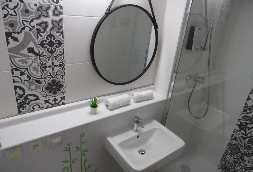 Номер Стандарт, Hôtel Kyriad Cap Sud
