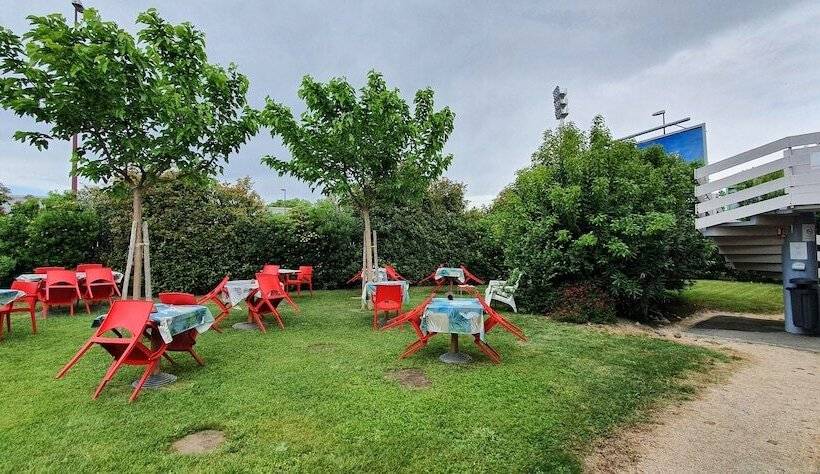 Номер Стандарт, Hôtel Kyriad Cap Sud