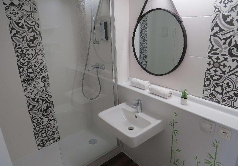 Номер Стандарт, Hôtel Kyriad Cap Sud