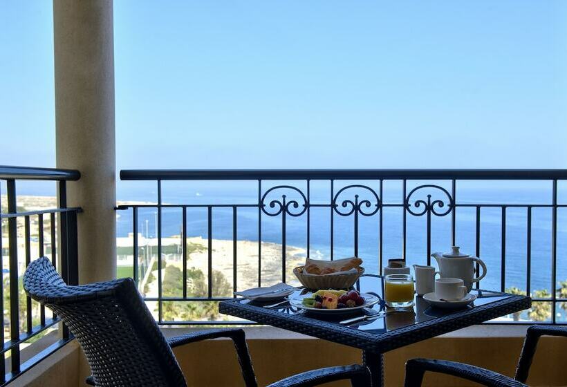 سوییت جونیور با چشم‌انداز دریا, Corinthia St George S Bay