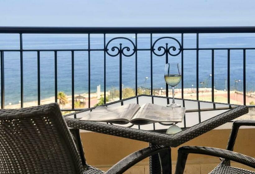 اتاق اجرایی با چشم‌انداز دریا, Corinthia St George S Bay