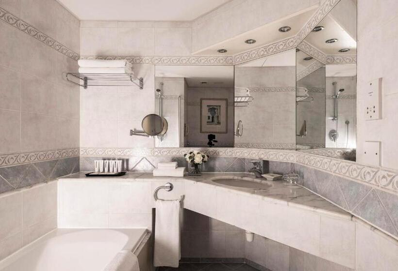 اتاق لوکس با چشم‌انداز دریا, Corinthia St George S Bay