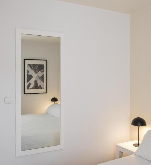 اتاق استاندارد, Latroupe Grand Place Hostel