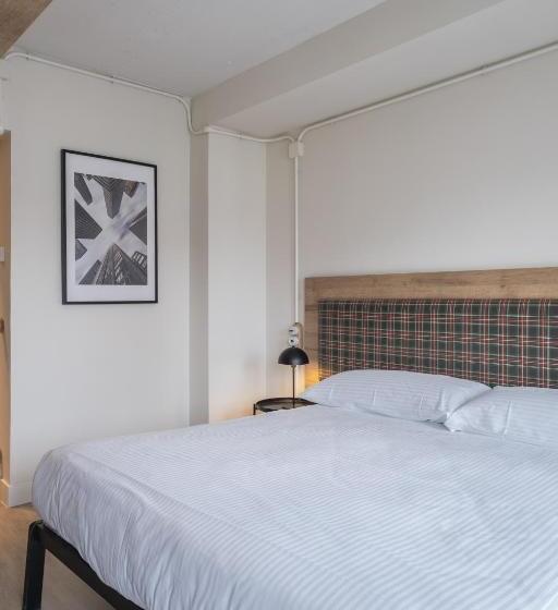 اتاق سوپریور خانوادگی, Latroupe Grand Place Hostel