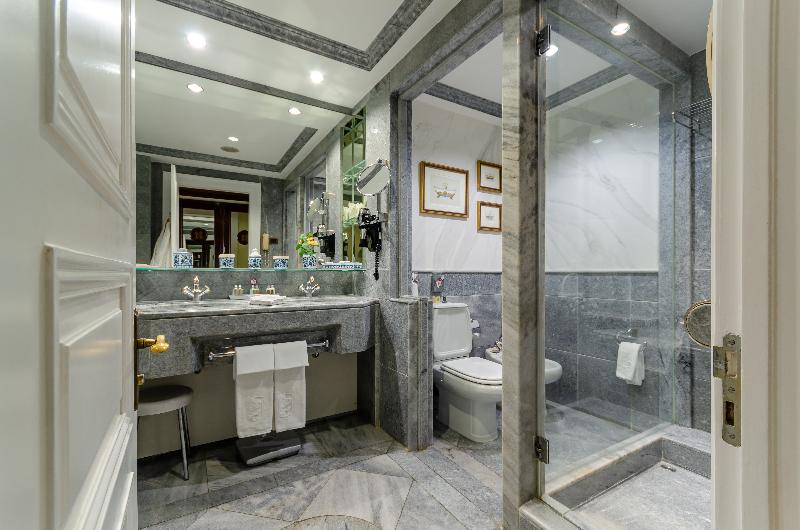 غرفة قياسية مطلّة علي النهر, Olissippo Lapa Palace – The Leading Hotels Of The World