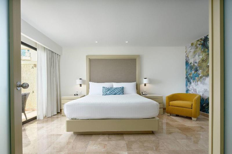 מיטת קינג בסוויטה, Marriott Puerto Vallarta Resort & Spa