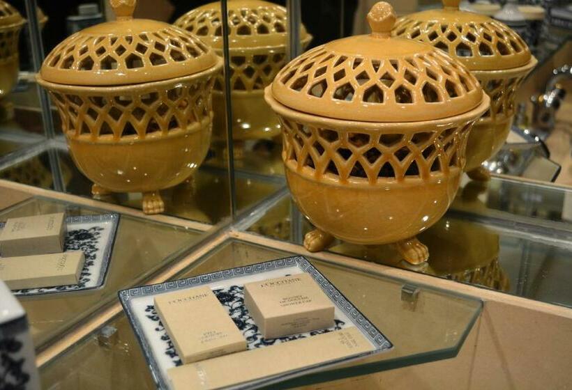 جناح جونيور, Olissippo Lapa Palace – The Leading Hotels Of The World