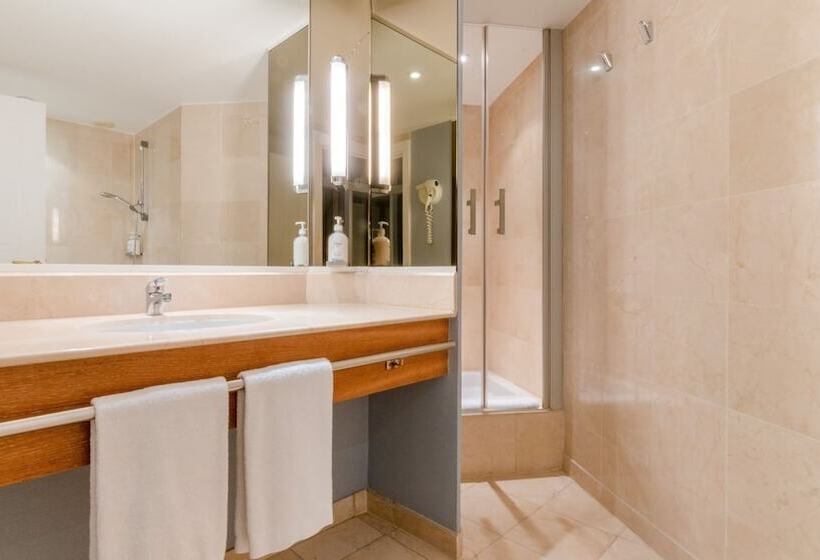 Номер Стандарт 2 Двуспальные Кровати, Holiday Inn Nice   Port St Laurent, An Ihg