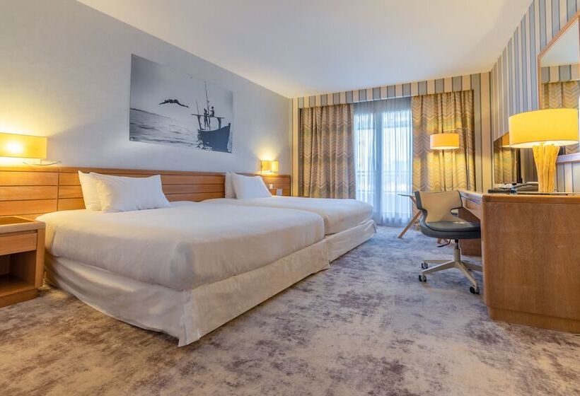 Номер Стандарт 2 Двуспальные Кровати, Holiday Inn Nice   Port St Laurent, An Ihg