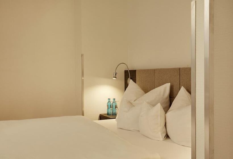 Номер Комфорт Индивидуальный, H+ Hotel Nürnberg