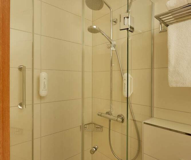 Номер Комфорт Индивидуальный, H+ Hotel Nürnberg