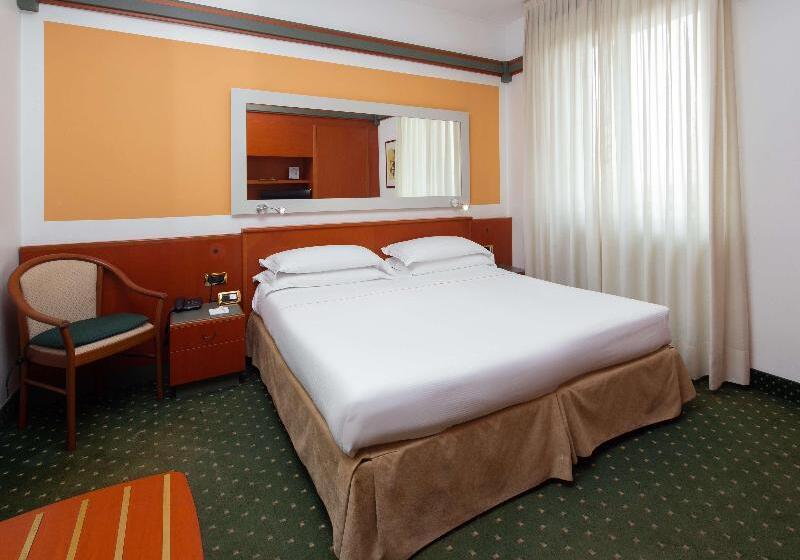اتاق لوکس با تخت بزرگ, Days Inn By Wyndham Muscle Shoals