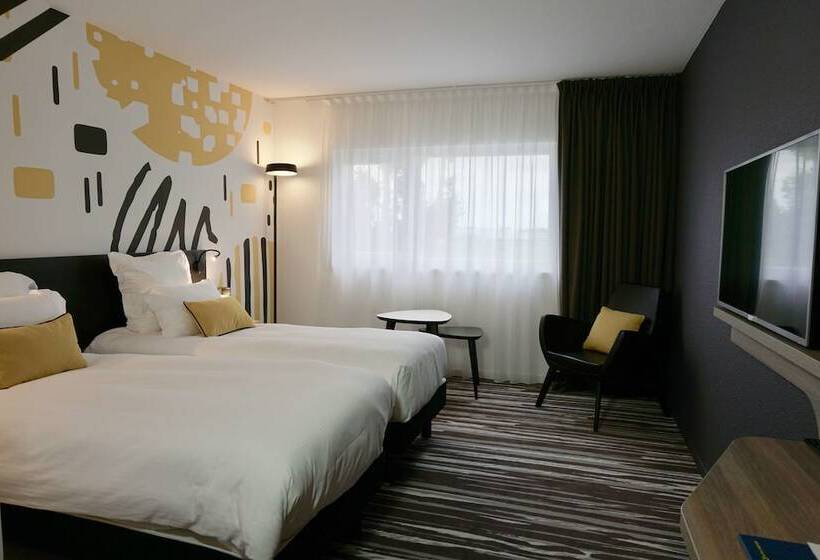 Номер Superior, Golden Tulip Roissy Saint Witz