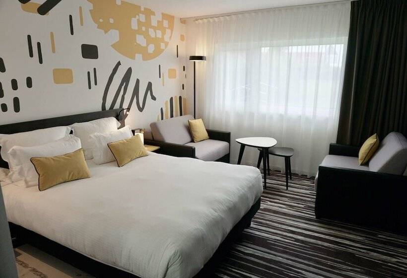 Номер Superior, Golden Tulip Roissy Saint Witz