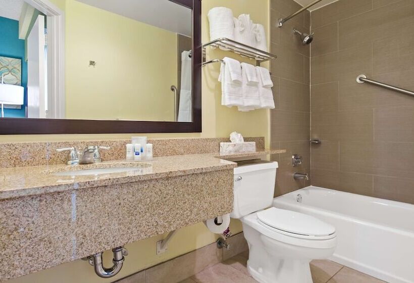장애인을 위한 스위트, Best Western Plus Deerfield Beach Hotel & Suites