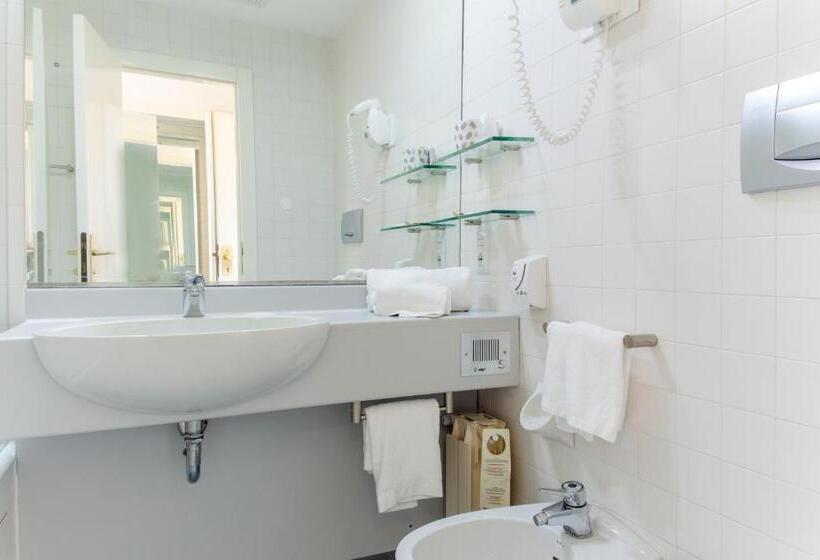 Полулюкс, Grand Hotel Pianeta Maratea Resort