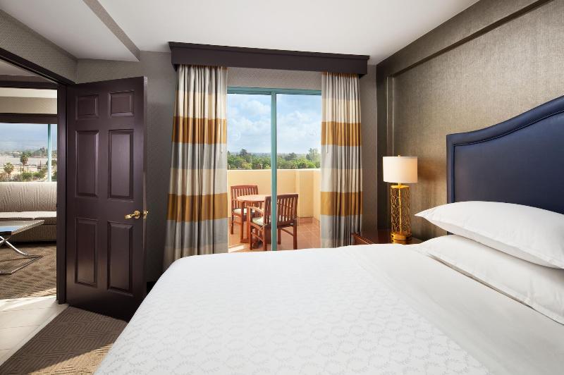 标准间, Sheraton Fairplex Suites & Conference Center