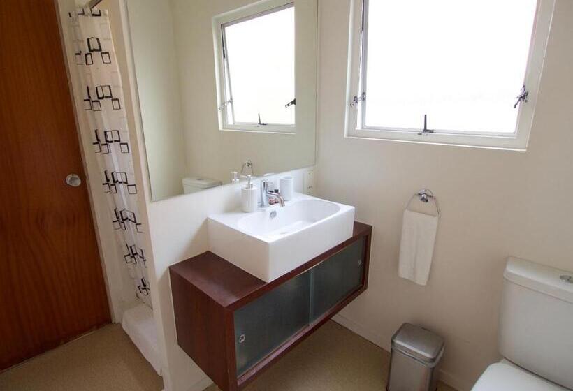 جناح, Mt Albert Motor Lodge