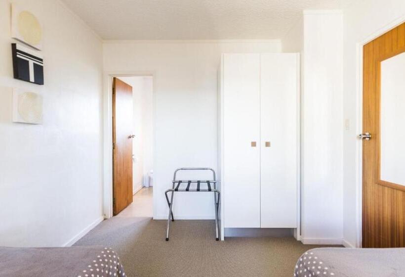 جناح, Mt Albert Motor Lodge