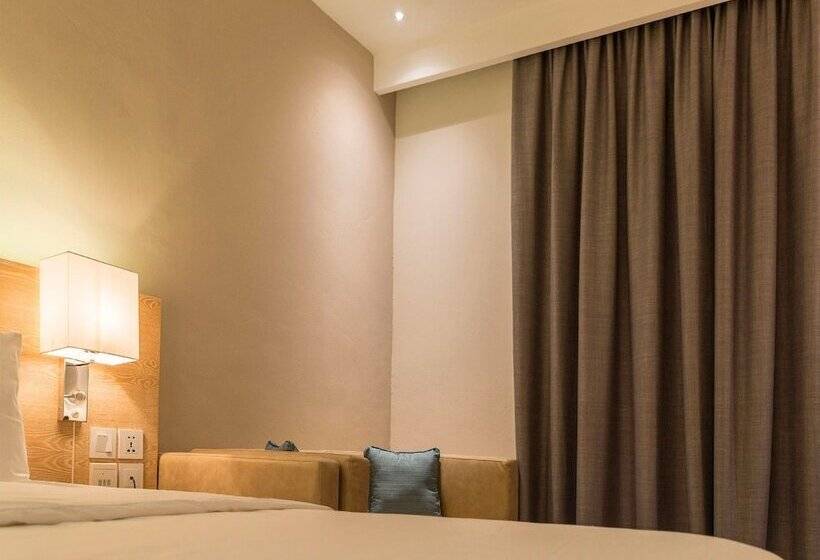 اتاق لوکس با تخت بزرگ, Pereybere Hotel & Spa