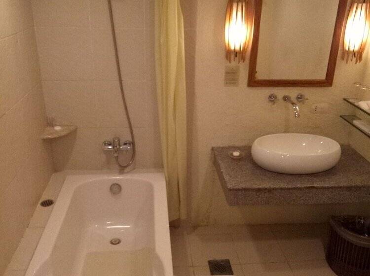 Номер Deluxe, Bluewater Maribago Beach Resort