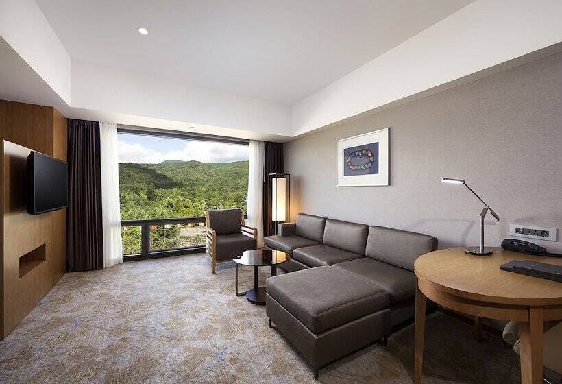 Полулюкс, Hilton Gyeongju