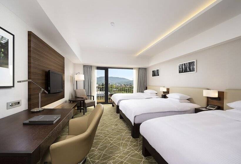 Трехместный Номер Deluxe, Hilton Gyeongju