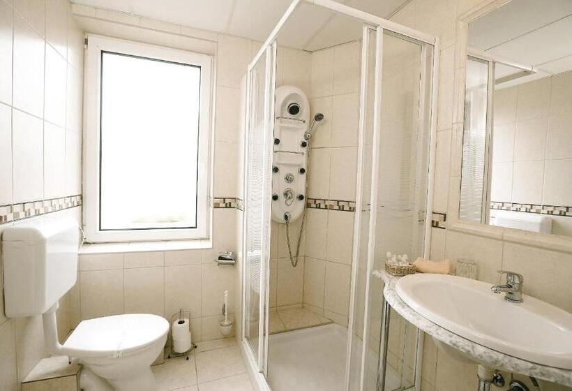 Люкс, Korona Wellness, Rendezvény és Borszálloda
