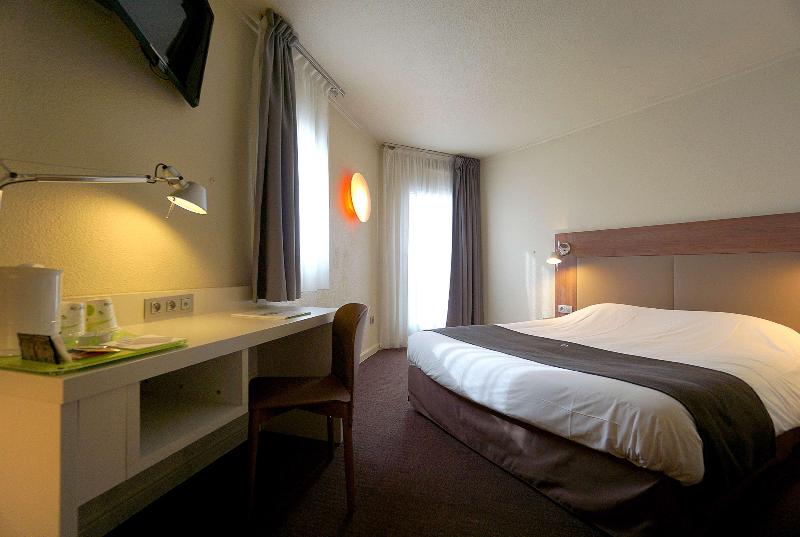 Четырехместный Номер Стандарт, Campanile Paris Ouest Chaville