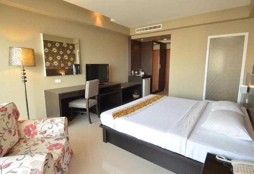 Номер Deluxe Вид на Бассейн, Welcome Plaza Hotel Pattaya
