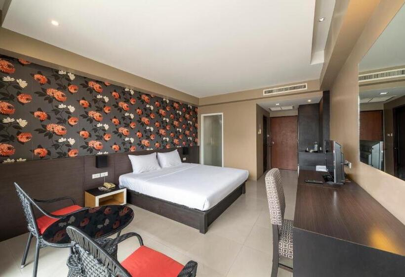 Номер Superior Вид на Бассейн, Welcome Plaza Hotel Pattaya