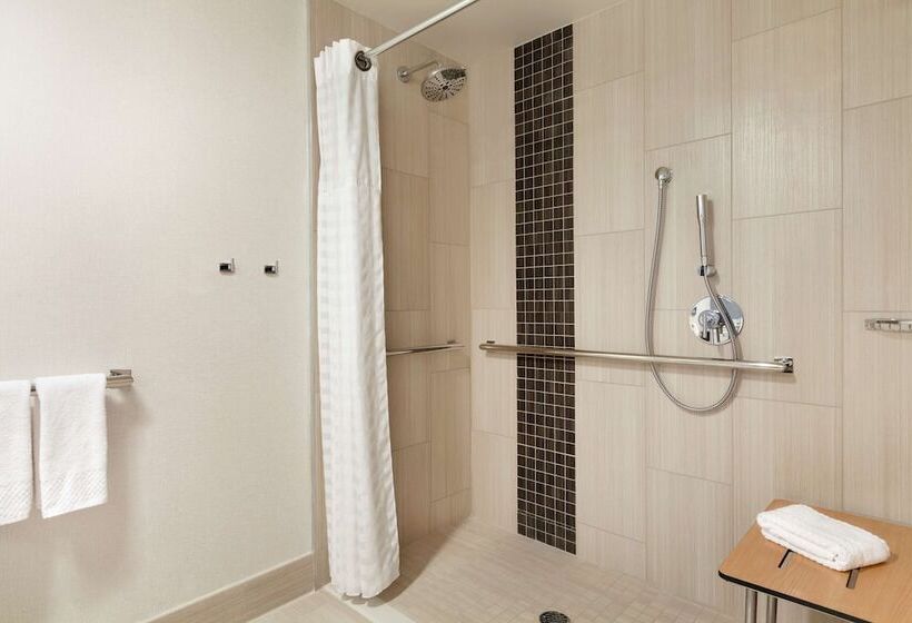 Люкс Адаптированный для Инвалидов, Embassy Suites By Hilton Monterey Bay Seaside