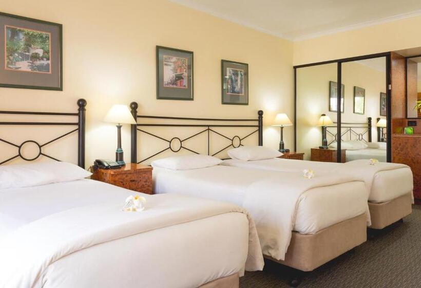 Трехместный Номер Стандарт Вид на Бассейн, Palm Royale Cairns