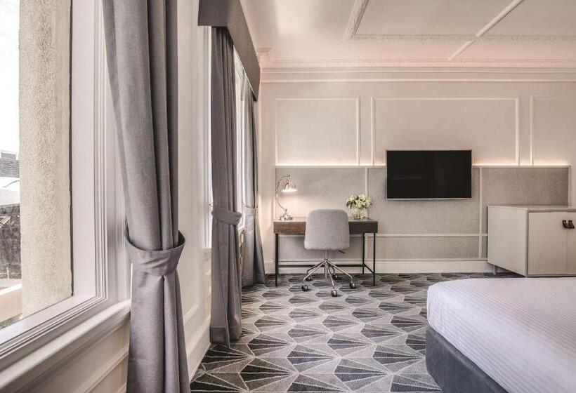 이그제큐티브 룸 킹사이즈 침대, The Savoy Hotel On Little Collins Melbourne
