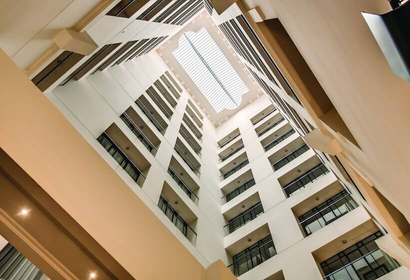 이그제큐티브 룸 킹사이즈 침대, The Savoy Hotel On Little Collins Melbourne