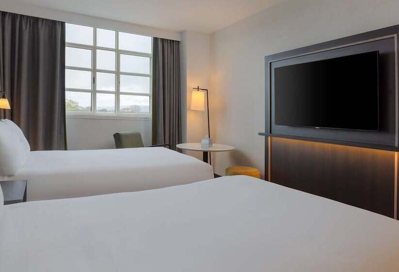家庭间, Hilton Cardiff