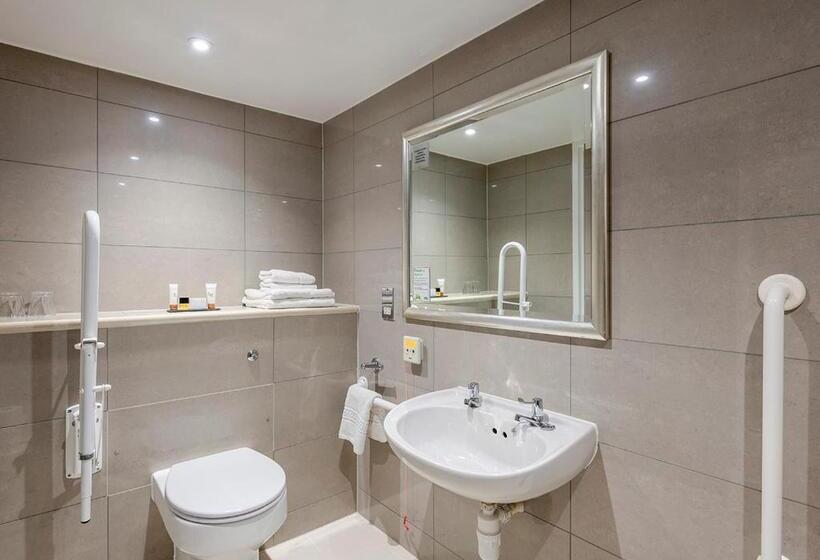 Семейный Номер, Hogs Back Hotel & Spa