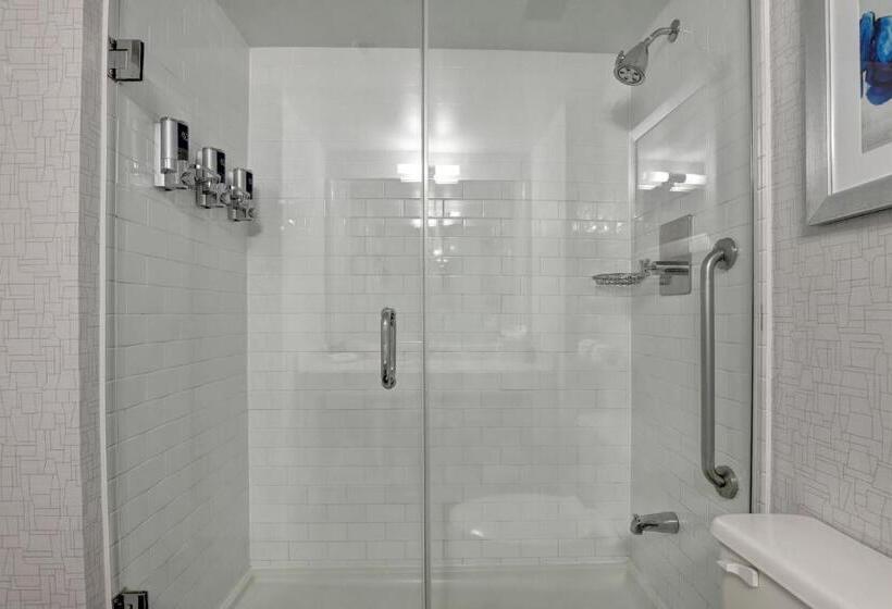 キングサイズベッドのデラックスルーム, Four Points By Sheraton Toronto Mississauga